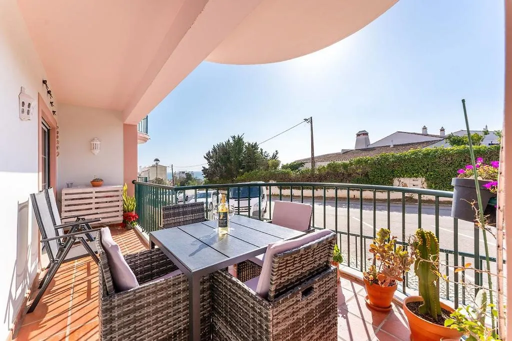 Central Apartment In Luz At Walking Distance To The Beach And Center With Tv And Wifi  Senhora da Luz